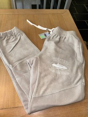 New NWT Corteiz Superior V2 Joggers Tracksuit Bottoms - Grey Taupe Logo  Small